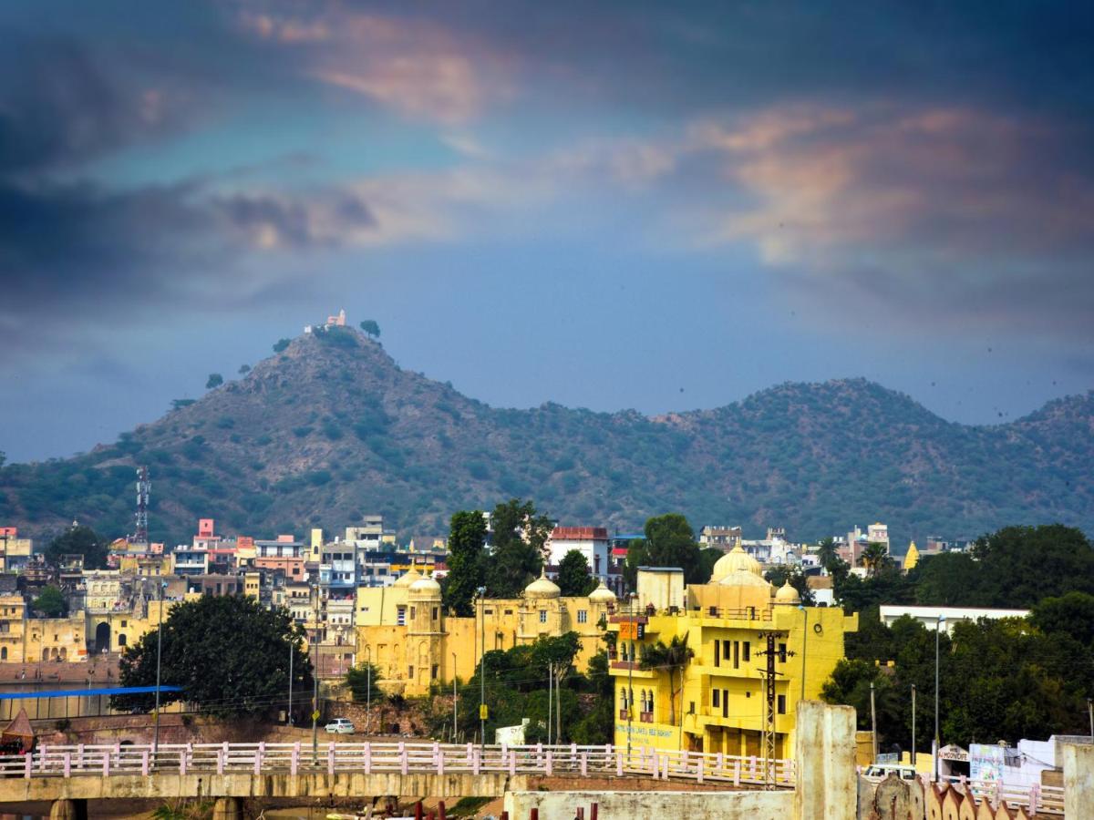 Hotel Zoola Palace Pushkar Bagian luar foto